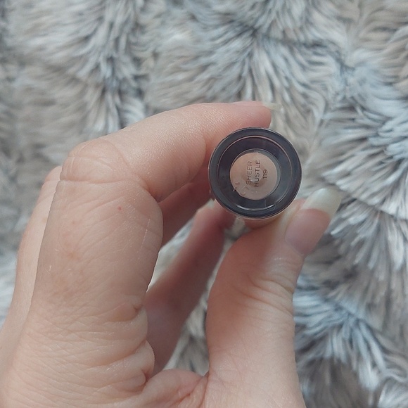 New makeup revolution lip gloss Sheer Hustle - Picture 2 of 4